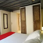 Ile Saint-Louis Apartment - Oh My Suite