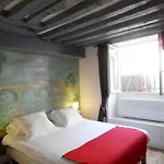 Ile Saint-Louis Apartment - Oh My Suite