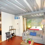 Ile Saint-Louis Apartment - Oh My Suite